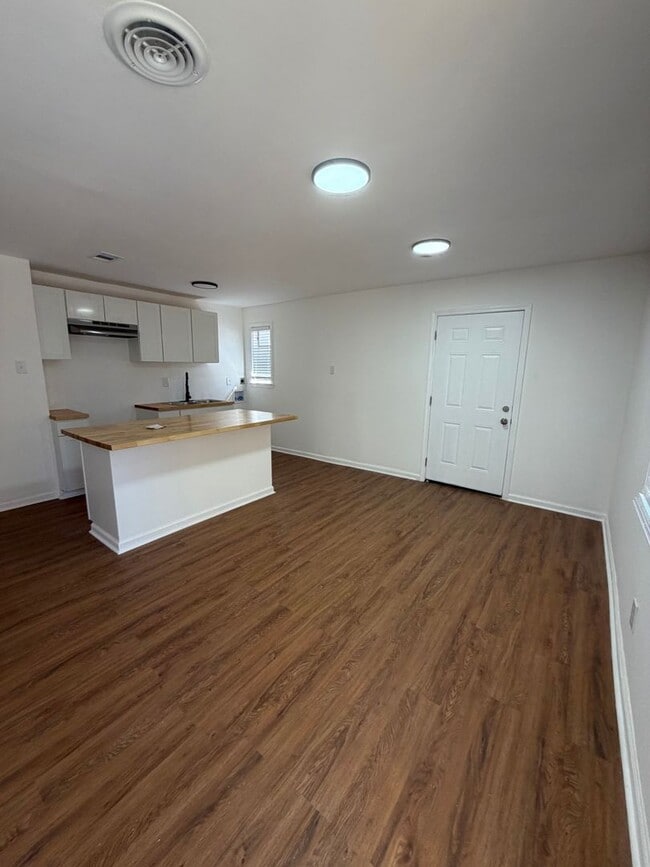 Building Photo - 2982 Hale Ave