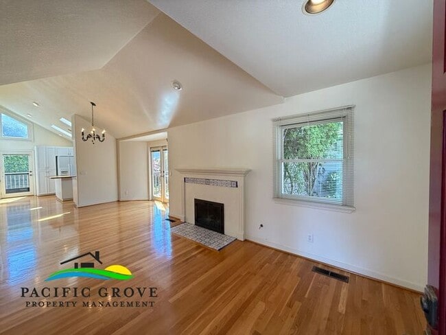 Building Photo - Updated 3 Bedroom in Pacific Grove!