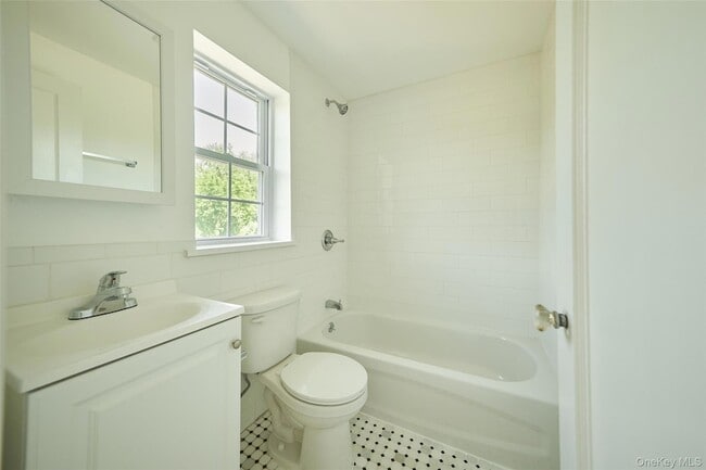 Building Photo - 5728 209