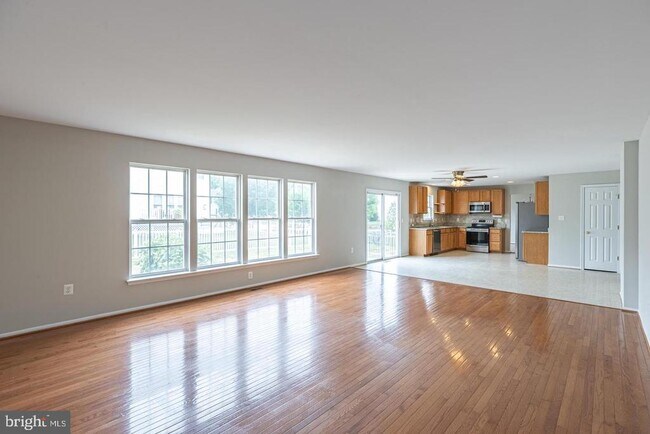 Building Photo - 8 Mintwood Dr
