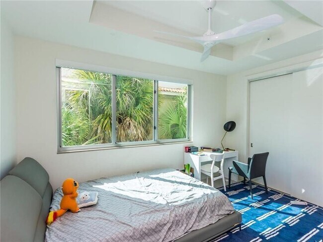 Building Photo - 240 Shore Ct