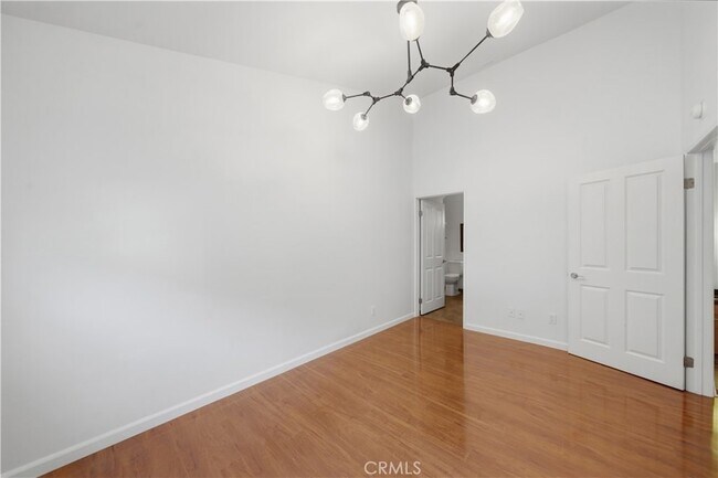 Building Photo - 1554 N Hobart Blvd