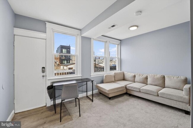 Building Photo - 632 Franklin St NE