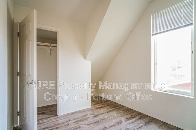 Building Photo - 5263 N Harvard St