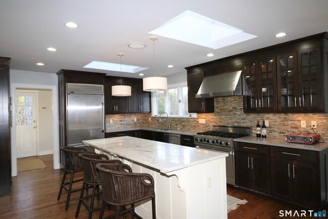 Building Photo - 950 Rock Rimmon Rd