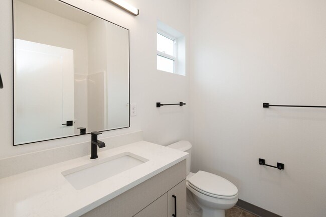 Building Photo - Colorado Apartment Unit 4