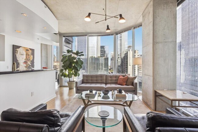 Building Photo - 360 Nueces St