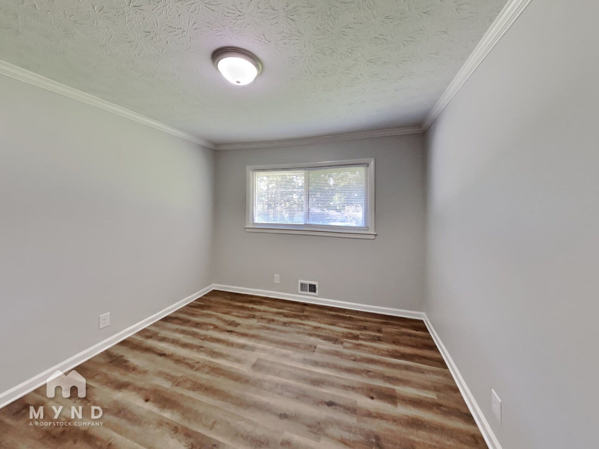 Building Photo - 906 King Dr SE