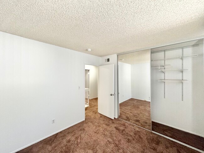 Building Photo - 10464 Larwin Ave