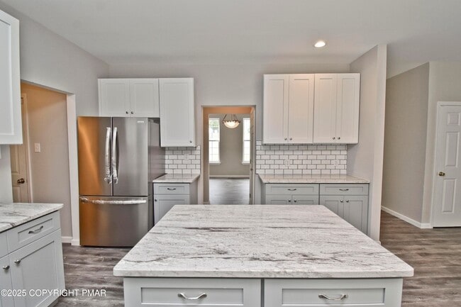 Building Photo - 557 Marco Way