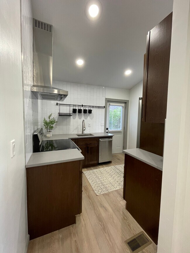 Kitchen - 250 Allen Ave