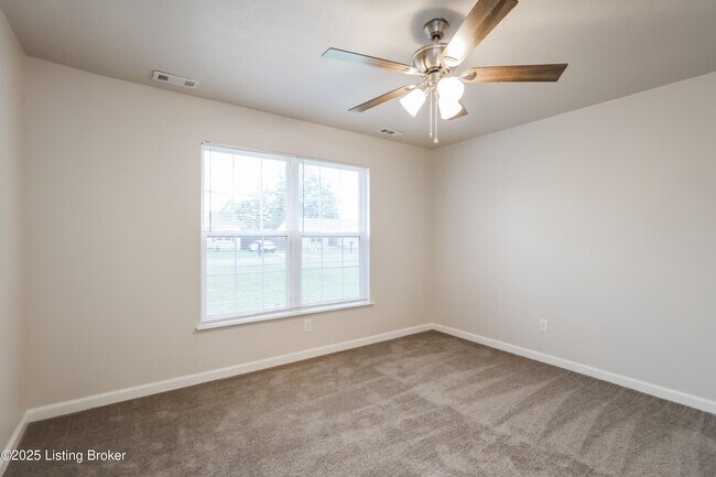 Building Photo - 257 S Shore Dr