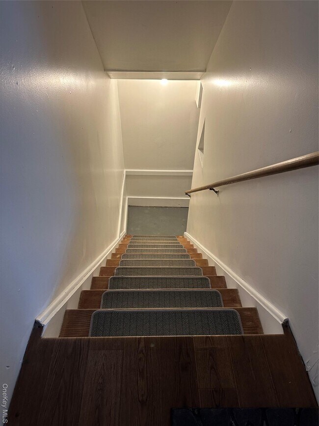 Building Photo - 4 Marian Ct