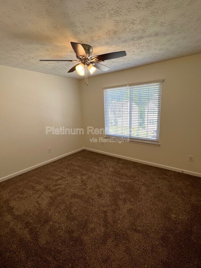 Building Photo - 1097 Yellow River Dr