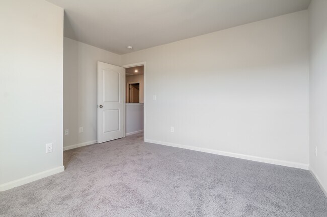 Building Photo - 662 Tacoma Trl