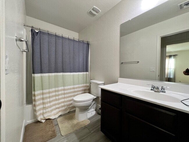 Building Photo - 2880 E Binner Dr