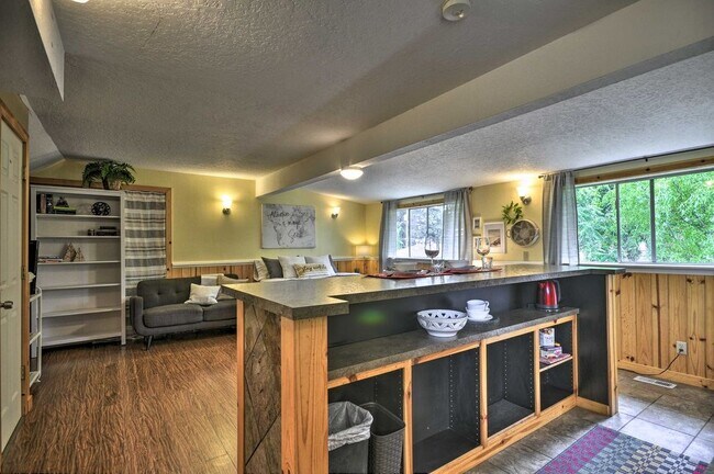 Building Photo - 11352 NE Fargo St