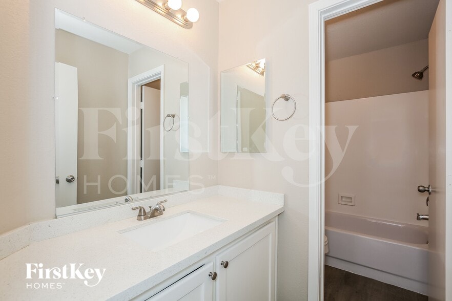 Building Photo - 1620 Knoll Heights Ct