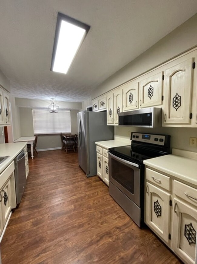 Building Photo - City of Maryville 37803 - 3 bedroom, 2 bat...