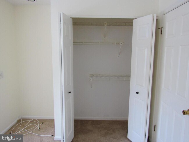 Building Photo - 9 Cohanzick Ct