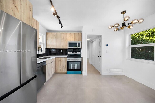 Building Photo - 5195 NE 18th Ave