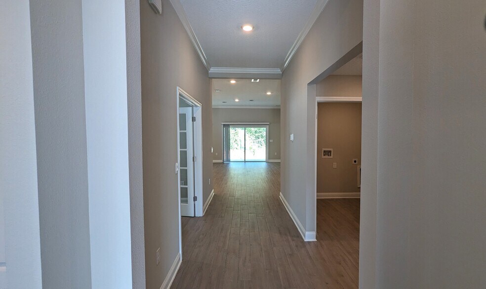 Building Photo - 126 Zancara St