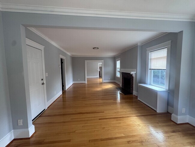 Building Photo - 398 Lovell St