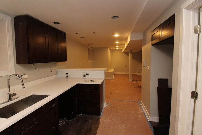 Building Photo - 1747 W Wallen Ave