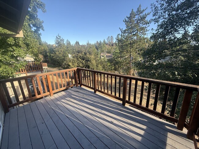Building Photo - 488 Dogwood Dr