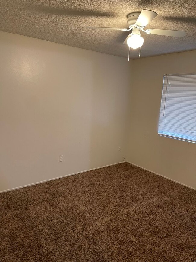 Building Photo - VALHALLA DRIVE 900 #B