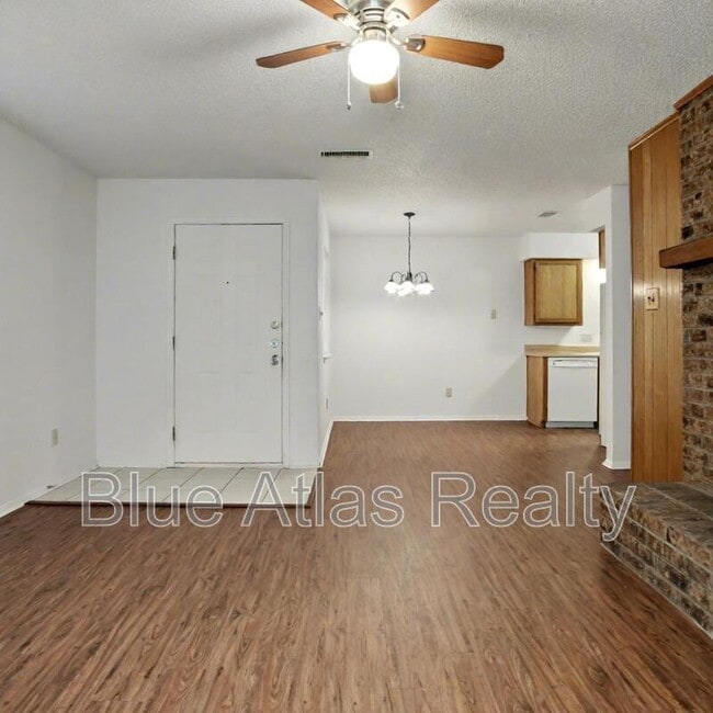 Building Photo - 7016 Lincoln Dr