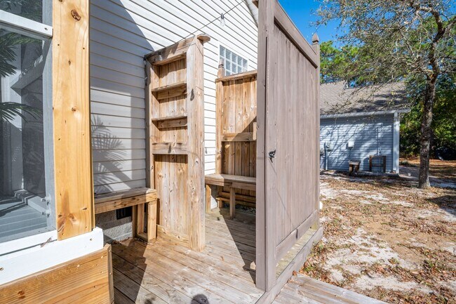 Building Photo - FURNISHED OFF-SEASON MONTHLY RENTAL