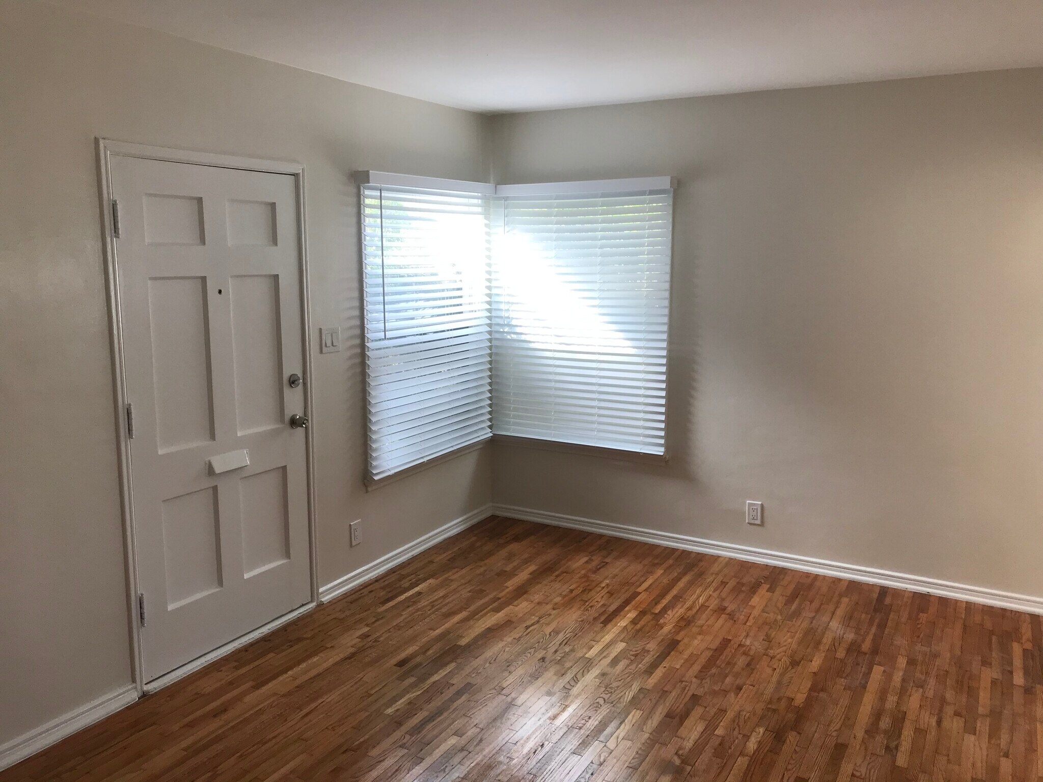 Building Photo - 4354 Elenda St