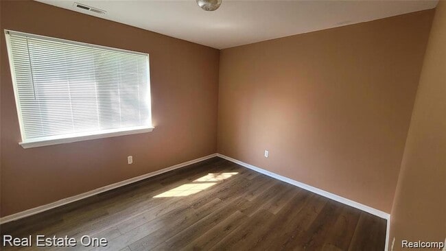 Building Photo - 3581 Reeves Dr