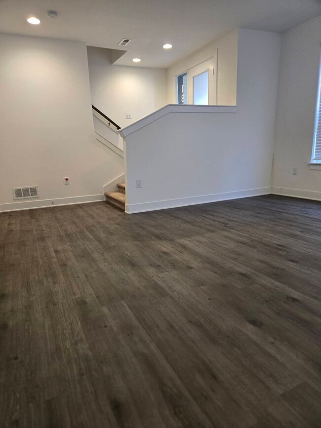 Building Photo - 1876 McQuat Pl