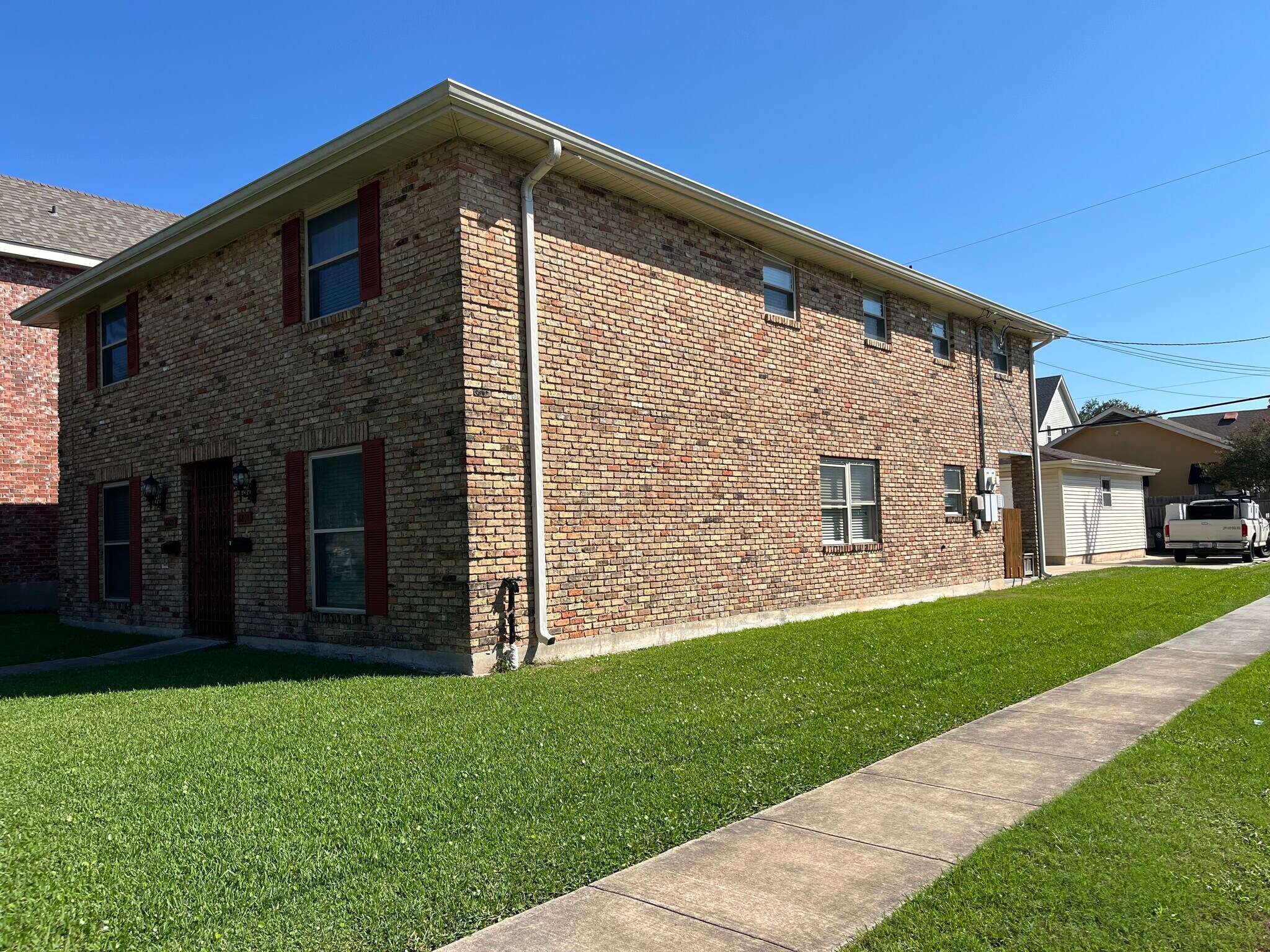 Side view - 6803 Louisville St