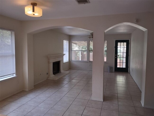 Building Photo - 8608 Devine Ln