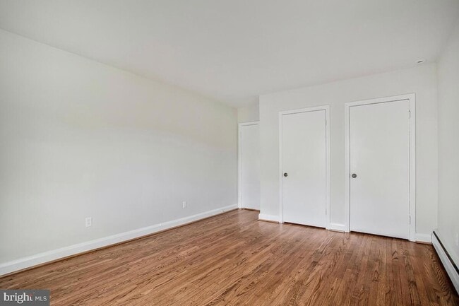 Building Photo - 8205 Robin Hood Ct