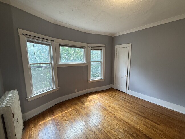 Building Photo - Heritage Hill 2BR Main Level Apartment