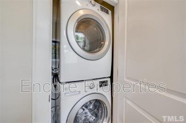 Building Photo - 1002 Monmouth Ave