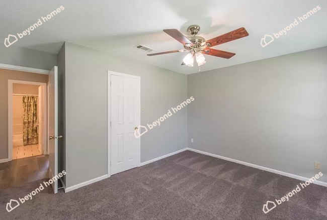 Building Photo - Updated 3BD/1.5BA Gem with Fireplace & Fen...