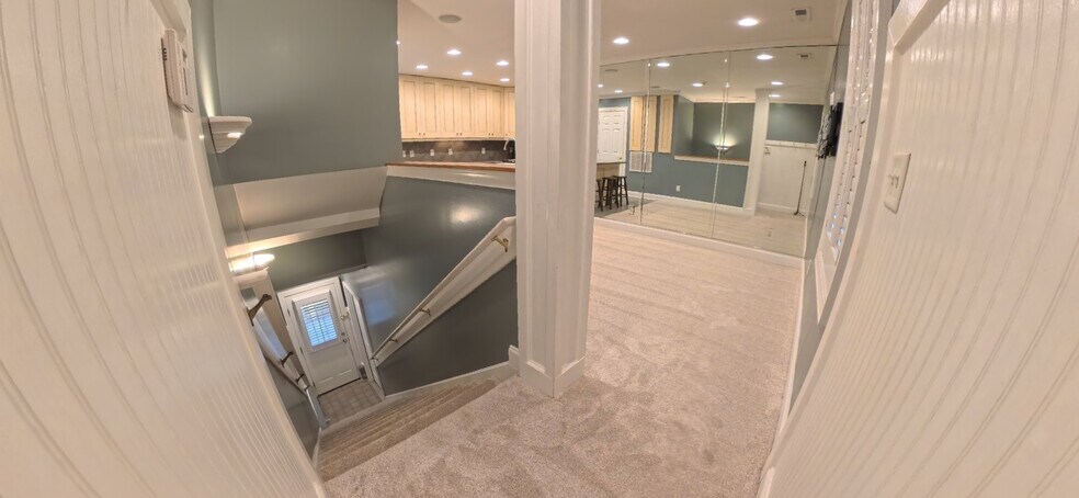 Building Photo - 395 Whisper Park Dr