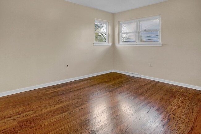 Building Photo - 3 bed 1 bath Updated Rancher For Rent