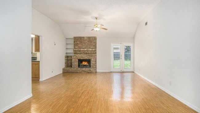 Building Photo - 6908 Bentley Ave