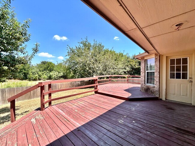 Building Photo - 404 Mesquite Cir