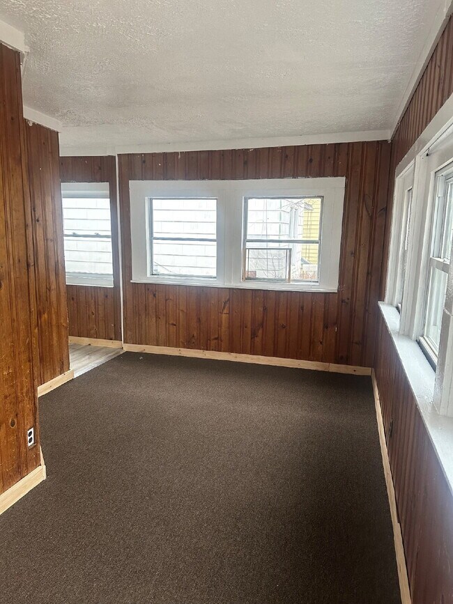 Building Photo - Beautiful 3 bedroom home located on Myrtle Hill Park!
