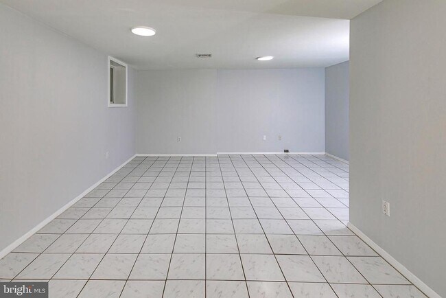 Building Photo - 7 Exeter Ct