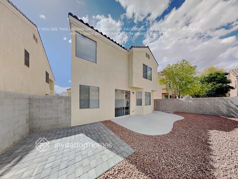 Building Photo - 7132 N Campbell Rd