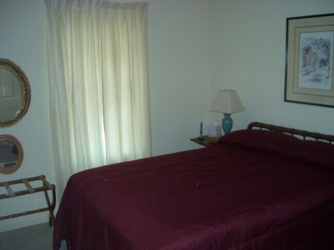 Building Photo - 3BR, 2 ba townhouse in the Pinnacles with views