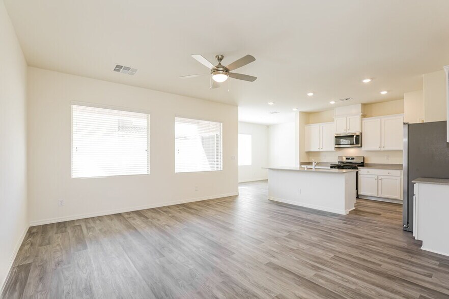 Building Photo - 1701 Desert Path Ave